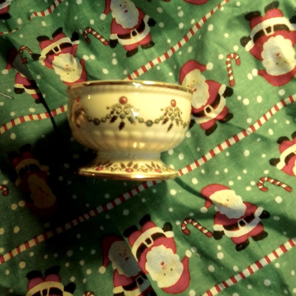 “Lennox” ivory white Christmas tree Music Box w/ gold accent - Picture 8 of 10